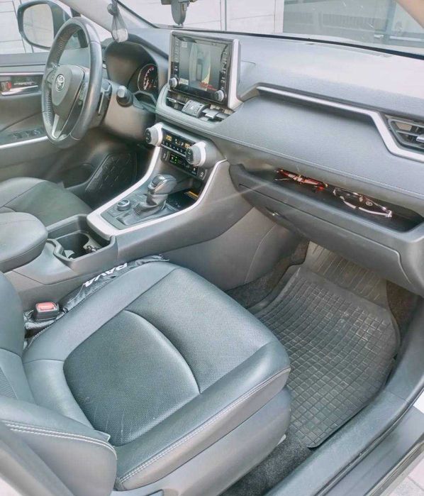 Продам Toyota Rav4 2021