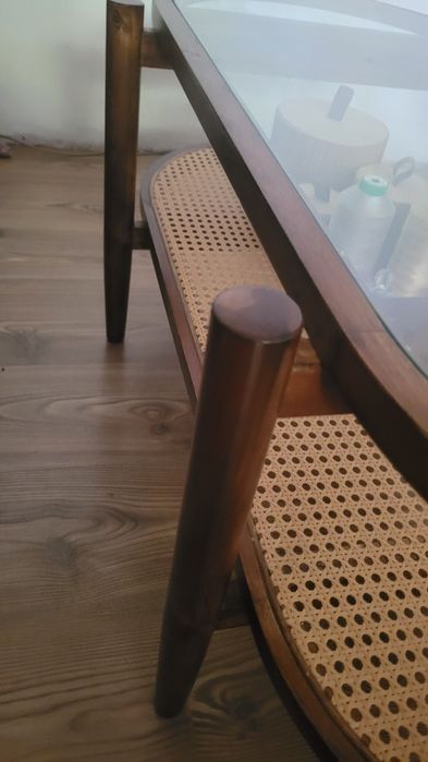 Stolik kawowy, drewniany z rattanem