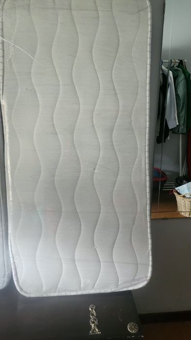 Colchão de molas  para cama de bebé