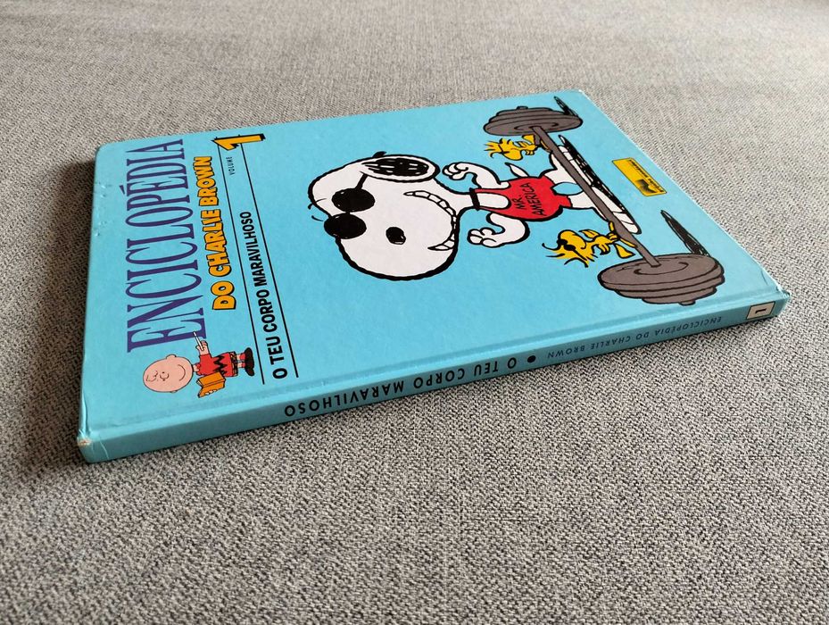 Livro "Enciclopédia do Charlie Brown - O teu corpo maravilhoso"