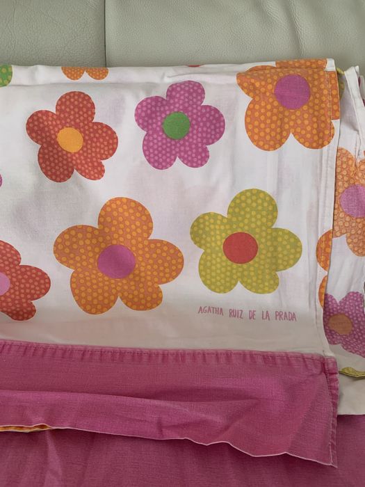Conjunto de lençois, cama solteiro .  Marca Agatha Ruiz