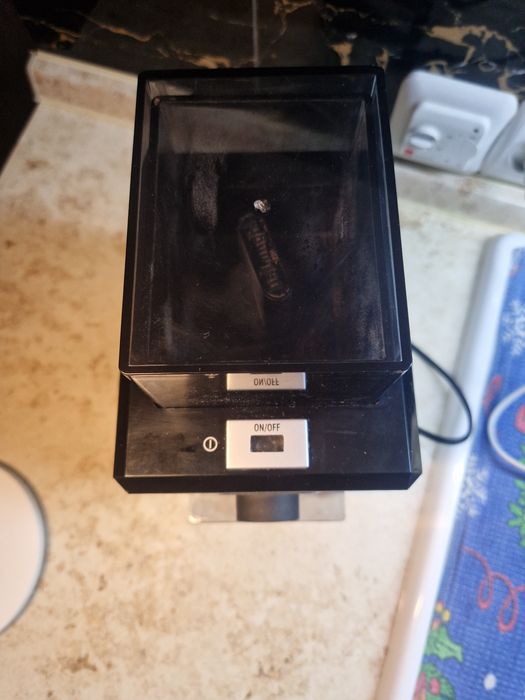 Кавомолка Delonghi kg89