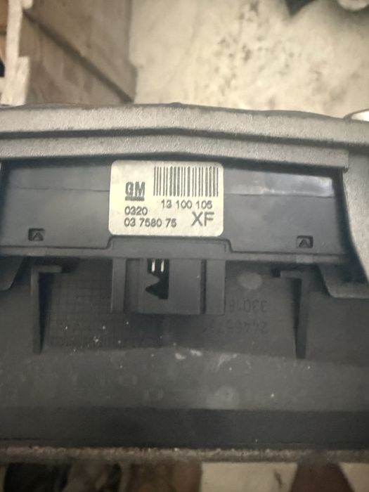 Grelha Ventilação Central / Botoneira Opel Astra H