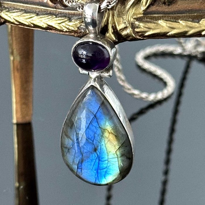 Srebrny naszyjnik z Labradorytem "Świątynia Gwiazd" i kwarcem