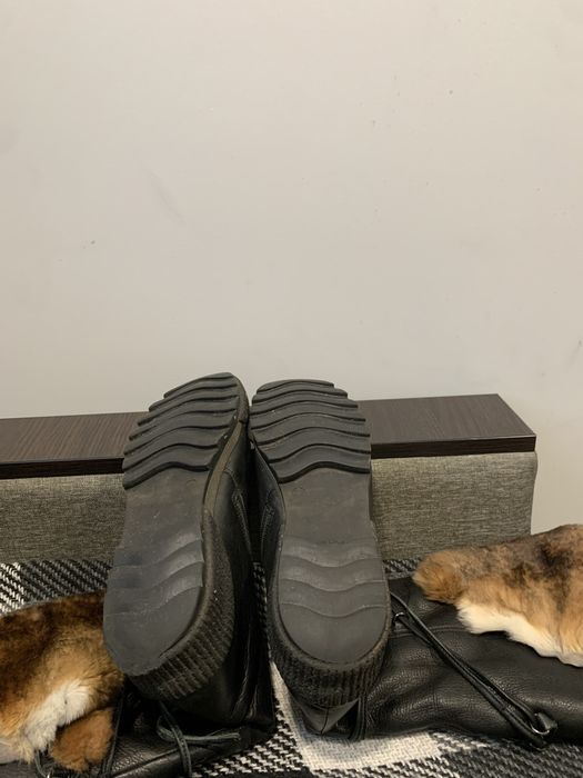 Продам недорого женске кожаные сапоги р39