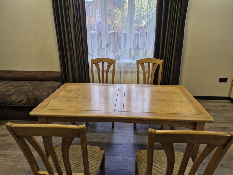 Стіл обідній дубовий