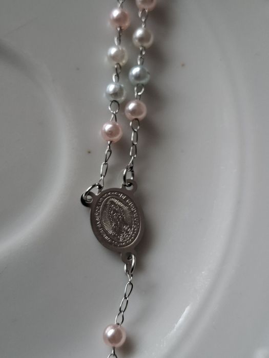 Delikatny, perłowy różaniec