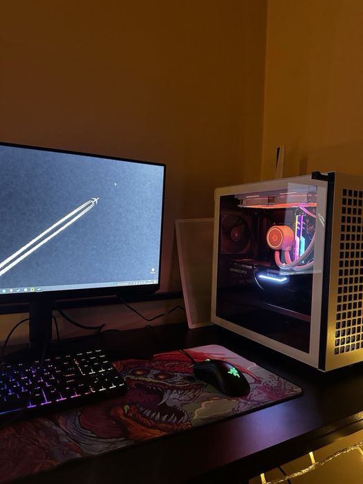 Монітор на клавіатура