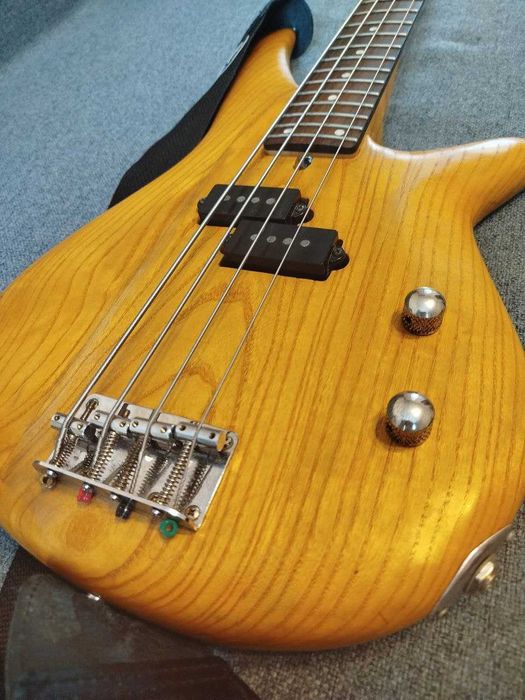 Бас гітара Yamaha