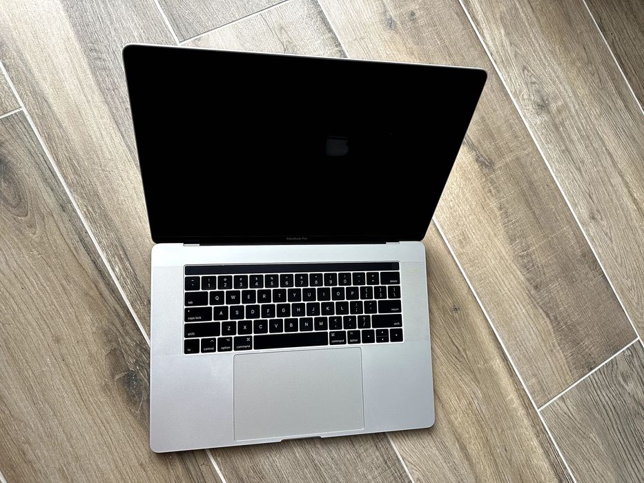 MacBook Pro 15-inch z 2017 roku 15.4 16 GB Ram 256 GB Core i7
