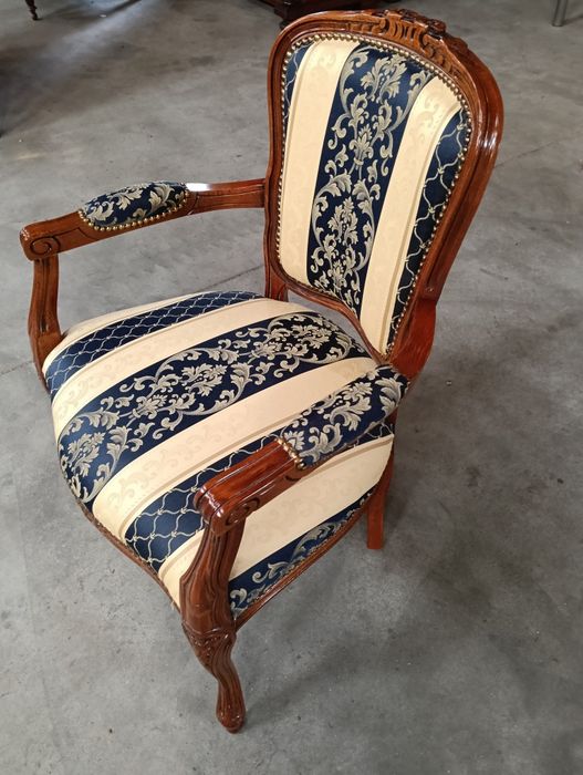 Piękny antyczny fotel Ludwikowski