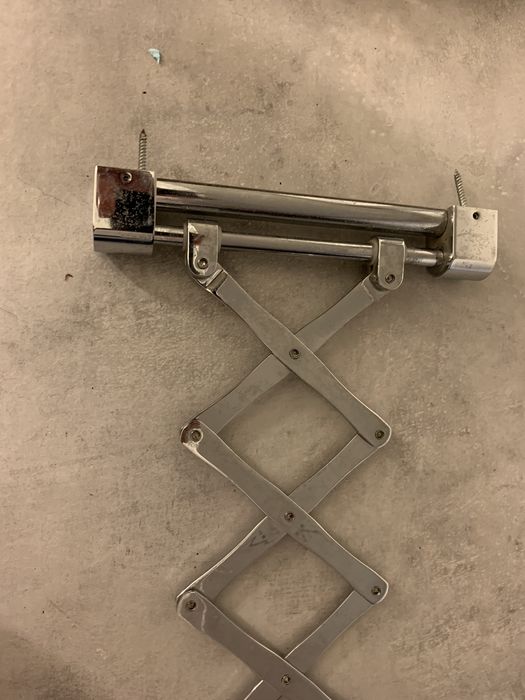 Extendable Magnifying Mirror64409422556033124