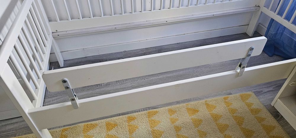 Camas de criança com barras de segurança