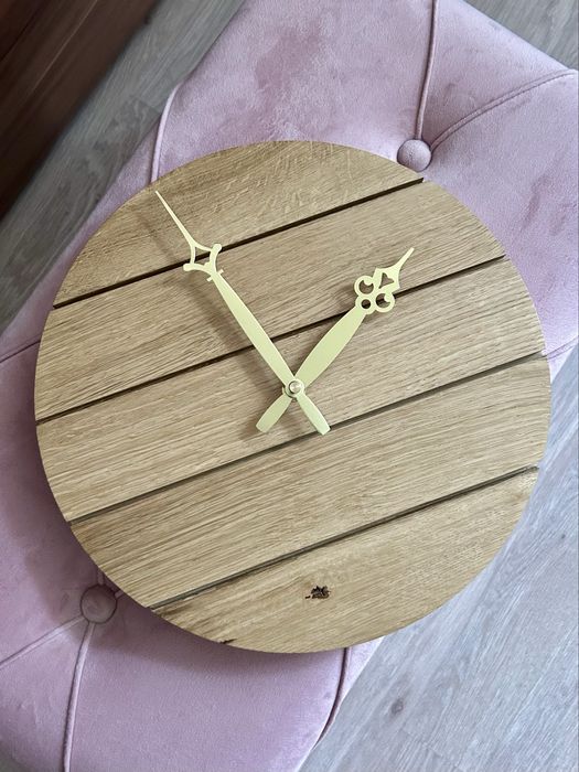 Настінний годинник ручної роботи з натурального дерева