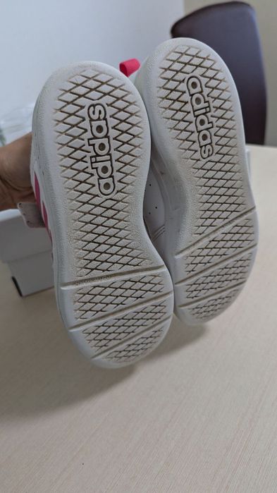 Оригінальні кросівки Adidas на дівчинку 33 розмір