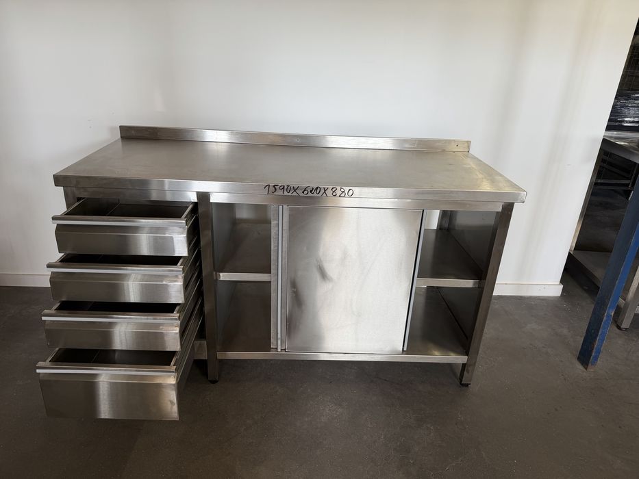 Escaparate Bancada  em aço inox  com 6 gavetas e 2 portas