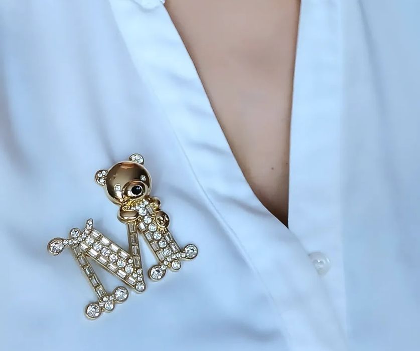 Брошки ведмедики, літера М з маркуванням Max Mara