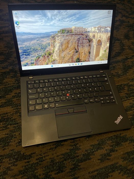 Ігровий ноутбук Full-HD 1920x1080 i5-6300 8 ггб озу ddr4 SSD як новий