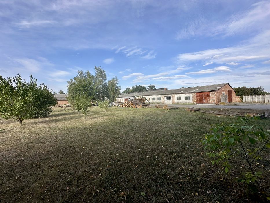 Продам приміщення 1500 + кв.м. Торг