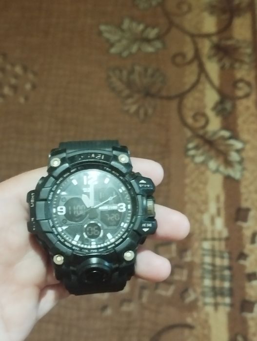 Продам чоловічий годинник. Робочий. В подарунок ідуть 3 нові батарейки.