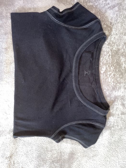 Czarna bluzka gap z biala nitka