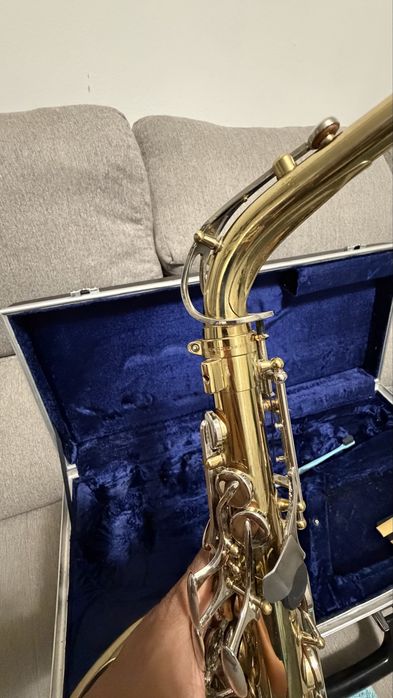 Saxofone alto da marca Amati Kraslice