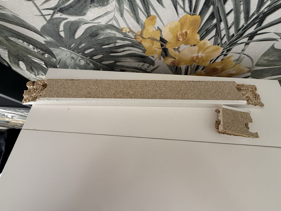 Cómoda IKEA com espelho