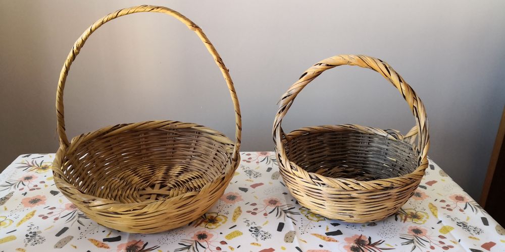 2 Baskets with Handles64730100850817120