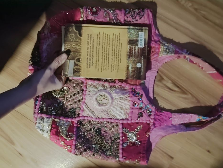 рожева сумка на магніті