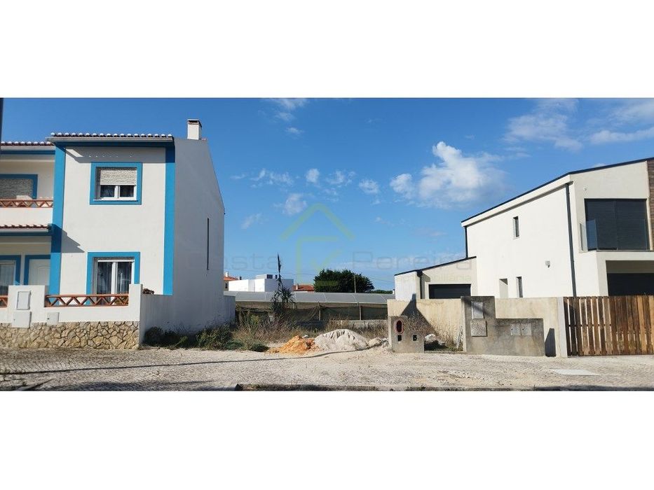 Lote de terreno com projeto aprovado junto às praias de Santa Cruz!