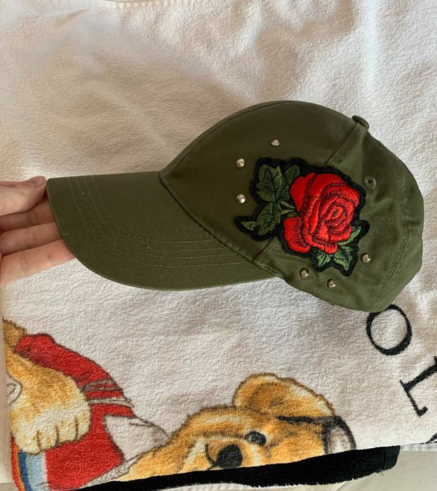 Czapka z daszkiem - unikatowa - róża ćwieki Reserved