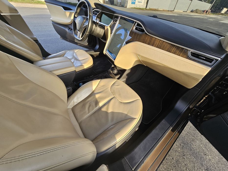 Tesla Model S 85 2013