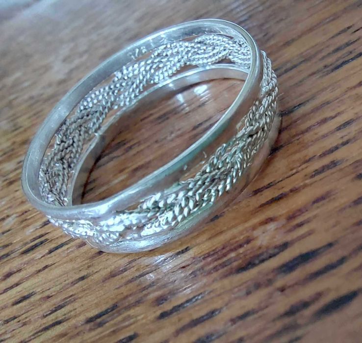 Srebrna obrączka ażurowa