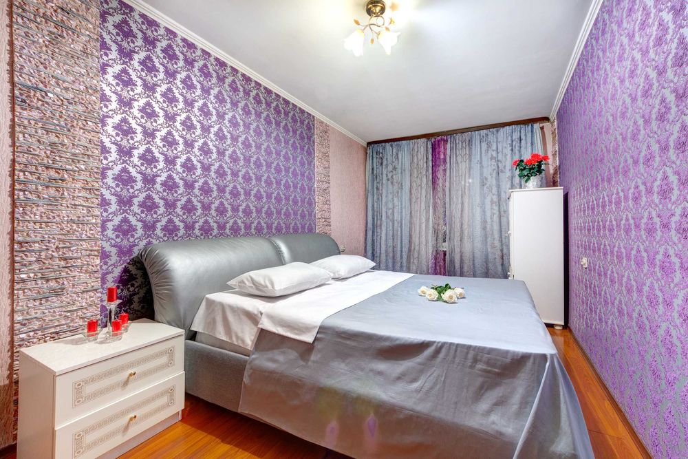 Оренда подобова 4к квартири поруч з м. Золоті Ворота