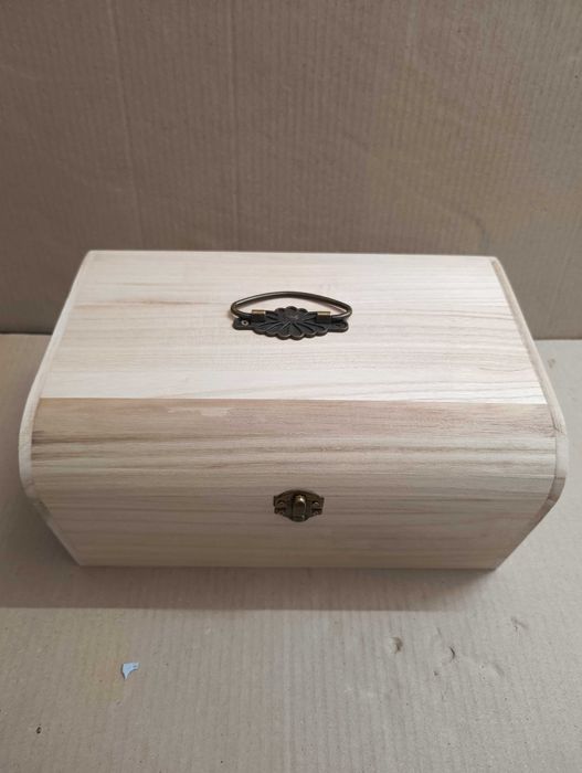 Rayher drewniana skrzynka na drobiazgi 29,5 x 20,5 x 14 cm NOWA