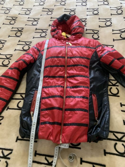 Желетка,яскрава,легенька.