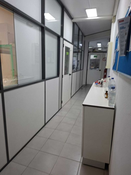 Estabelecimento Comercial em Canelas