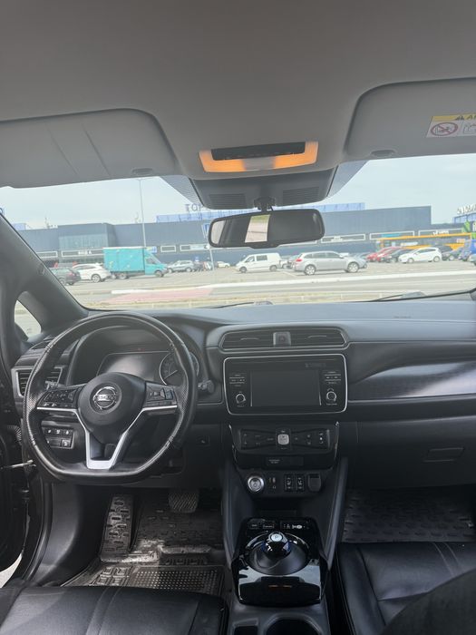 Продам Nissan Leaf