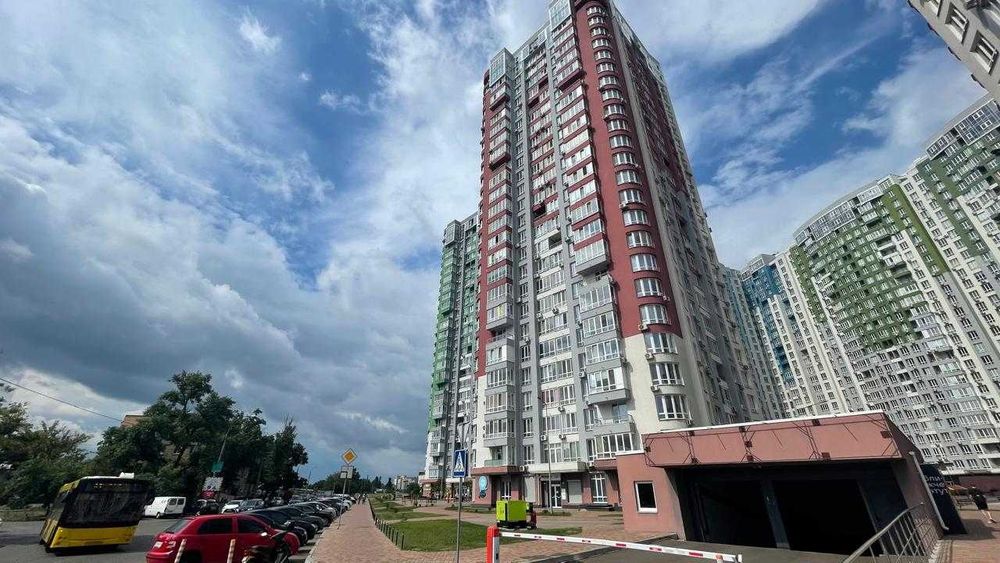 2,5% комісія Продам 3 кім кв. вул. Каховська 60 метро Лівобережна