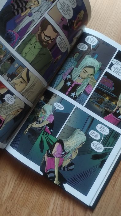Poppy Poppy's Inferno blue komiks książka twarda