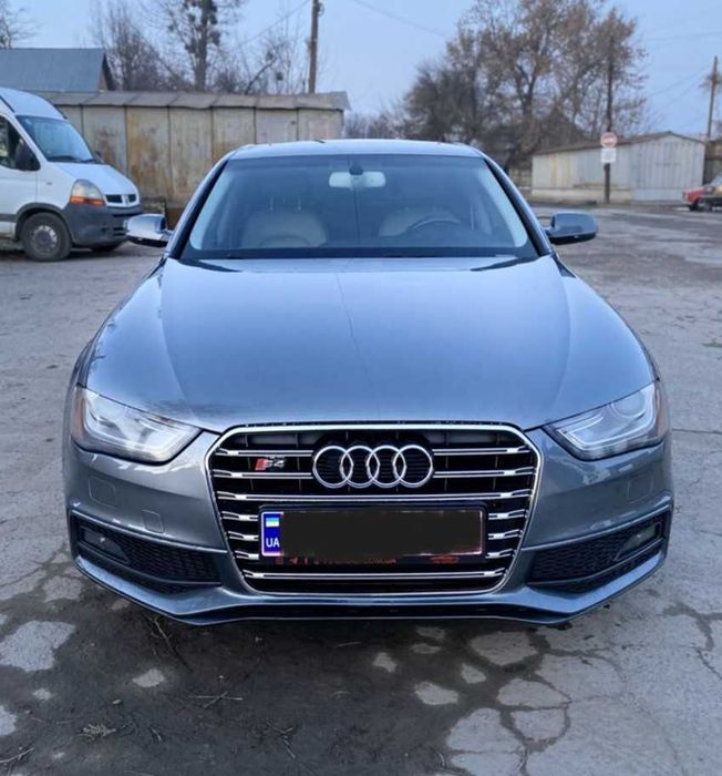 решетка S line A4 rs4 AUDI решотка радиатора новая ауді В8.5 решітка