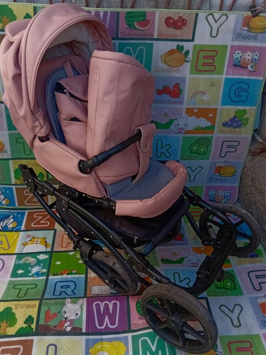 Продам дитячу прогулянкову коляску на гелевих колесах від народження.