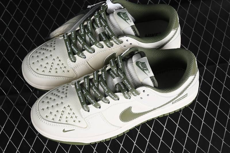 Nike dunk low x supreme