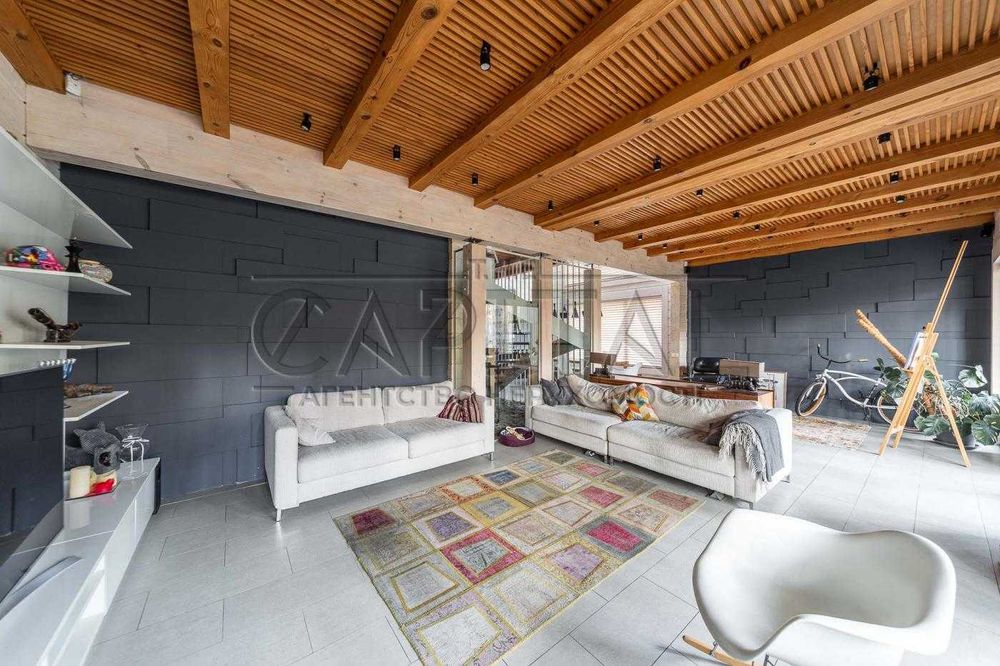 Оренда будинку з генератором, Буча