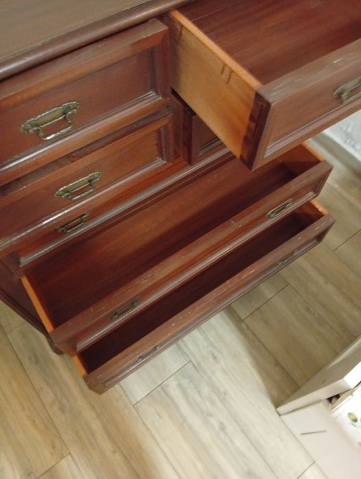 Cómoda em mogno  bom estado