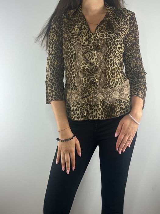 Koszula w panterkę z falbankami rozmiar L