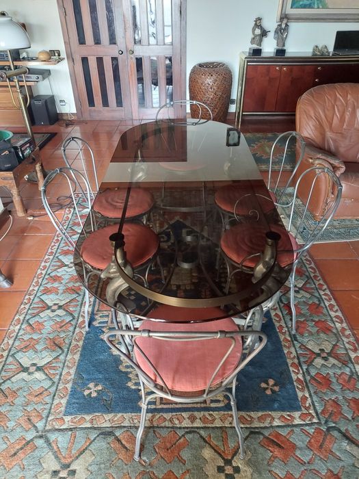 Mesa de jantar, cadeiras e consola