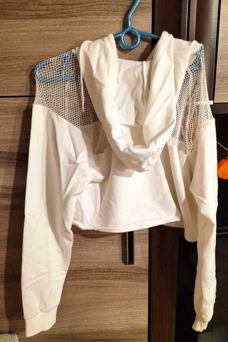 Kremowa bluza z kapturem i siateczką Bershka L/40