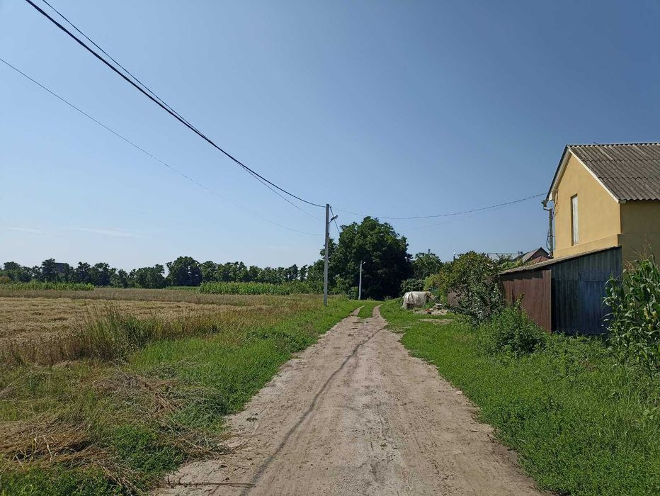 Недобудова в с. Рогозів з кутовою ділянкою