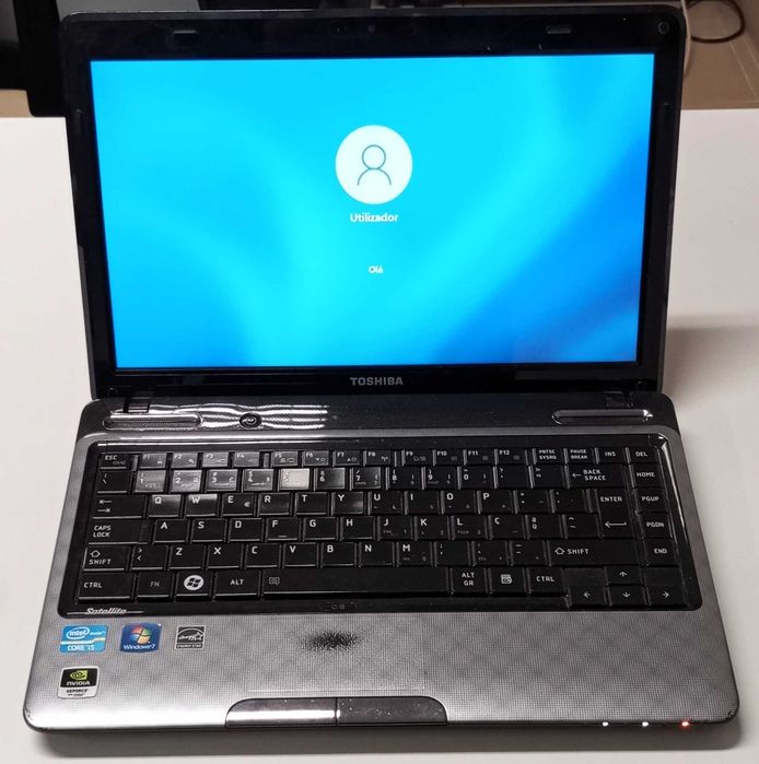 Portátil Toshiba Satellite L735-13L - A funcionar